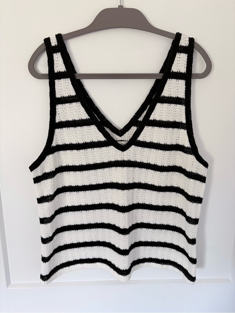 Universal Thread Black & White Striped V-Neck Knit Tank